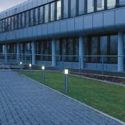 SLV väglampa Roxy akryl, höjd 90 cm, grå, stål