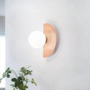 ALDEX Vägglampa Loop , korallröd, glaskula opal, metall