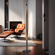Quitani LED-golvlampa Kiera, ek/svart matt
