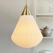 Dyberg Larsen Pendellampa Ballon, Ø 33 cm vit/mässingsfärgad