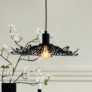 Dyberg Larsen Hänglampa Flora, svart matt, Ø 40 cm Metall