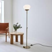Markslöjd Rise golvlampa, antik mässing, järn, glas, höjd 150 cm