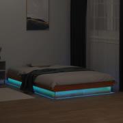 vidaXL Sängram med LED vaxad brun 140x190 cm massiv furu