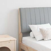 vidaXL Klädd sänggavel Ljusgrå 140 cm Massiv furu