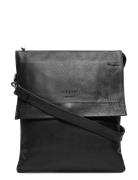 Still Nordic Anouk Small Messenger Svart