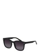 Pilgrim Katya Recycled Iconic Retro Sunglasses Svart