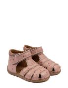 Pom Pom Starters? Scallop Velcro Sandal Rosa