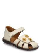 ANGULUS Sandals - Flat - Closed Toe Kräm