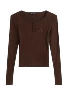 Tommy Jeans Tjw Slim Sh Irregular Rib Ls Brun