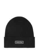 Calvin Klein Patch Chunky Rib Cotton Beanie Svart