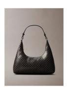 Calvin Klein Emblem Aop Conv Shoulder Bag Svart