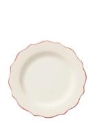 Anna + Nina Carmine Scalloped Breakfast Plate Vit