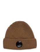 C.P. Company Logo Ribbed Beanie Brun